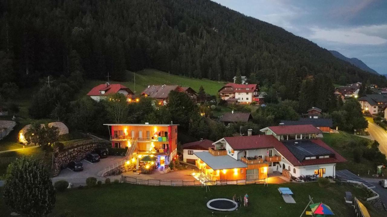 Erdhaeuser Und Apartments Mit Seeblick Und Alleinlage Вайсензее Экстерьер фото